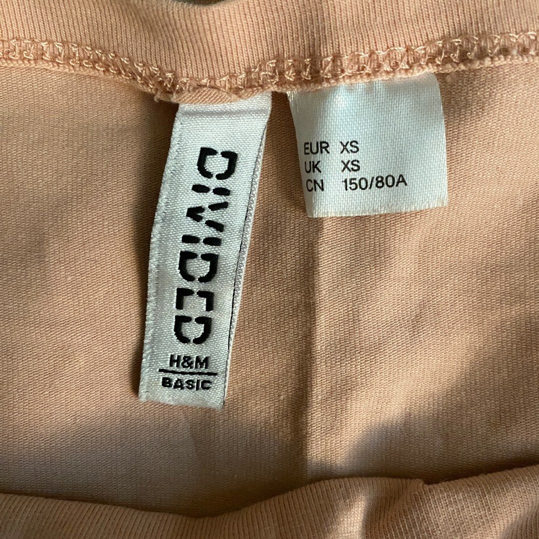 Beige Cropped Tube Top (Category: Sleeveless) located in Rizal. Submitted by TheRetailAddict (Listing ID 1352179549, Image 2). Description: .
