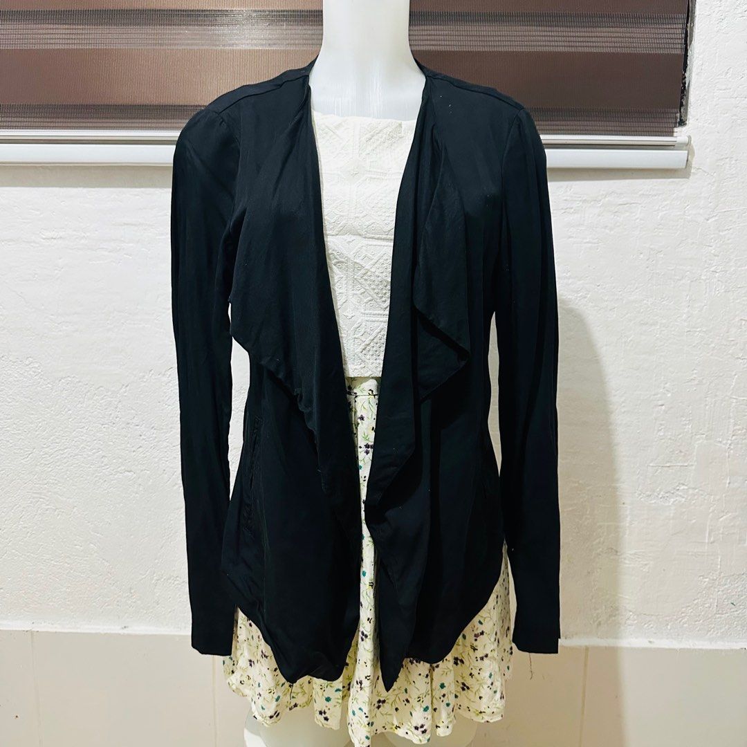 Black Blazer for Women (Category: Coats, Jackets and Outerwear) located in Calamba. Submitted by zybellezone (Listing ID 1352249331, Image 1). Description: Poetry Blazer Like new Size 10, fits up to large.