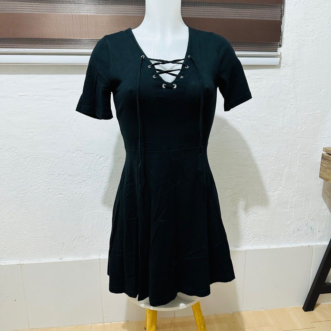 Black mini dress (Category: Dresses) located in Calamba. Submitted by zybellezone (Listing ID 1352261322, Image 1). Description: Fits small to medium.