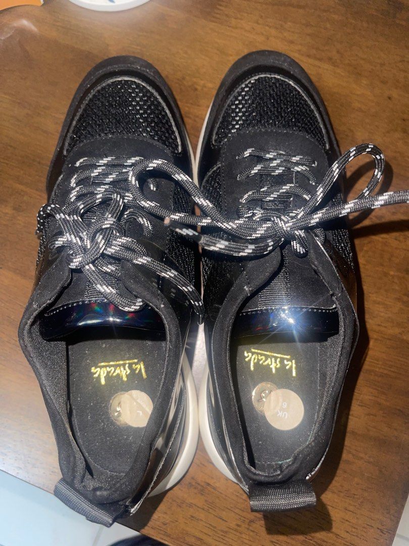 [Brand New] La Strada Sneakers (Category: Sneakers) located in Legazpi City. Submitted by rmils (Listing ID 1352275657, Image 2). Description: - no box and tag - never used - rfs: wrong size.
