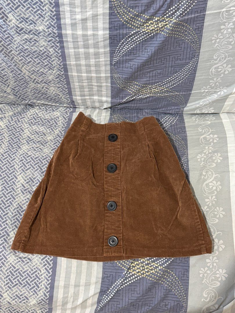 Brown Corduroy Skirt (Category: Skirts) located in Manila. Submitted by liiiightt (Listing ID 1352288380, Image 1). Description: Preloved fits waistine 24-26 stretchable.