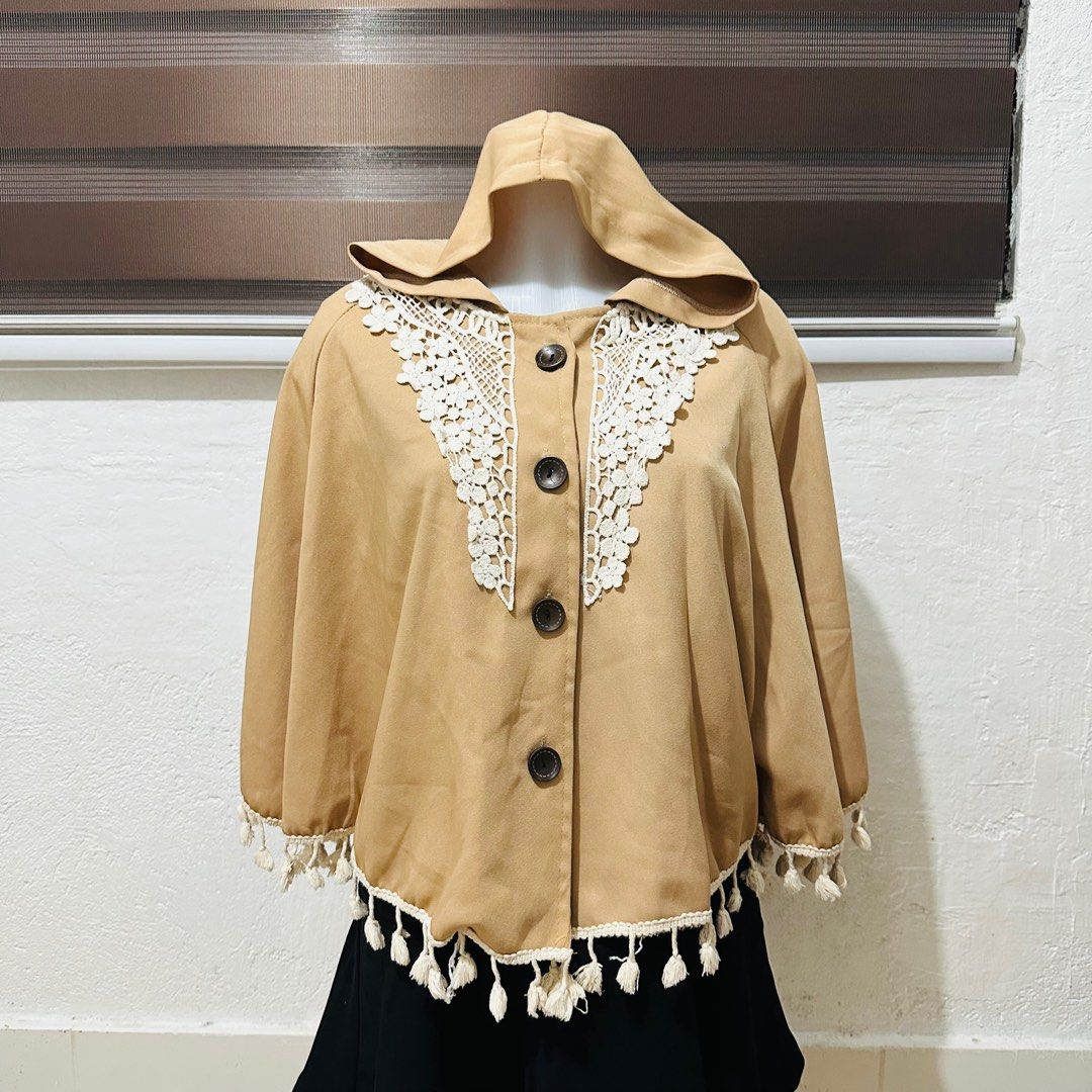 Brown Poncho (Category: Coats, Jackets and Outerwear) located in Calamba. Submitted by zybellezone (Listing ID 1352245114, Image 1). Description: Fits up to large 180.