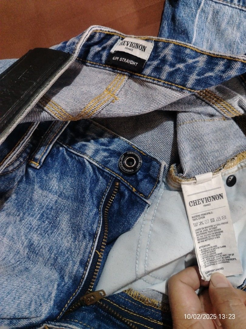 Chevignon Distressed Men Jeans (Category: Jeans) located in Dasmarinas. Submitted by mhegchong (Listing ID 1352196226, Image 2). Description: .