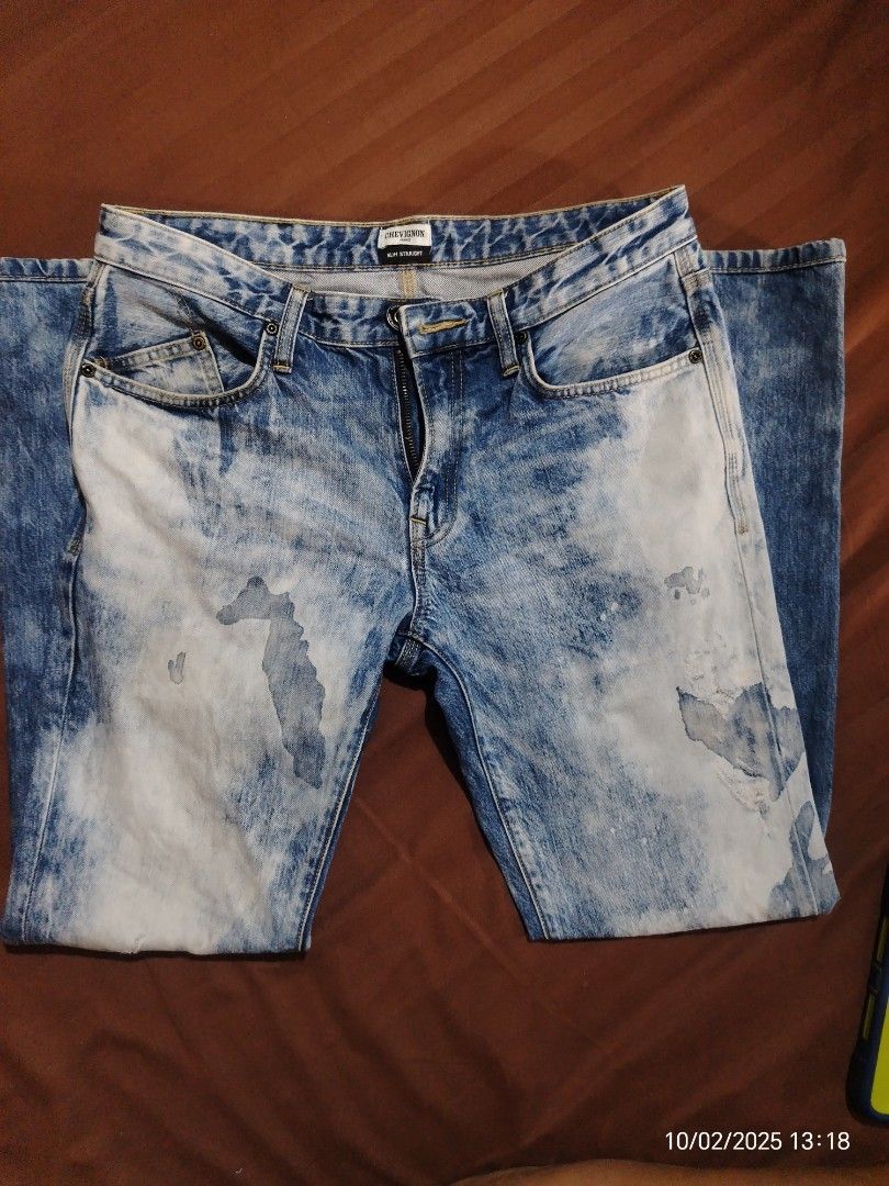 Chevignon Distressed Men Jeans (Category: Jeans) located in Dasmarinas. Submitted by mhegchong (Listing ID 1352196226, Image 1). Description: .