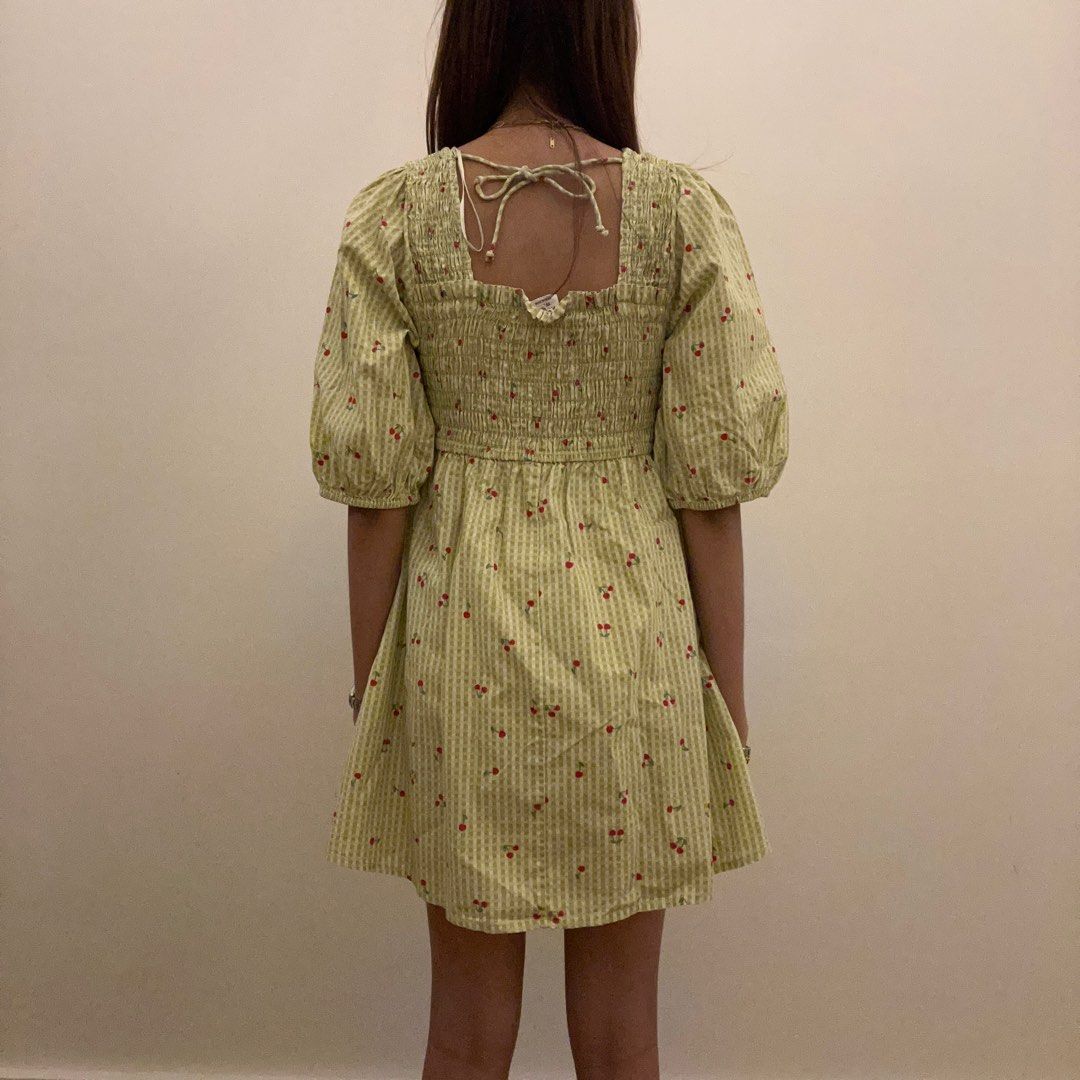 Cotton On Green Dress (Category: Dresses) located in Manila. Submitted by rayennss (Listing ID 1352309452, Image 2). Description: - 10/10 condition - rfs: does not suit my body type.