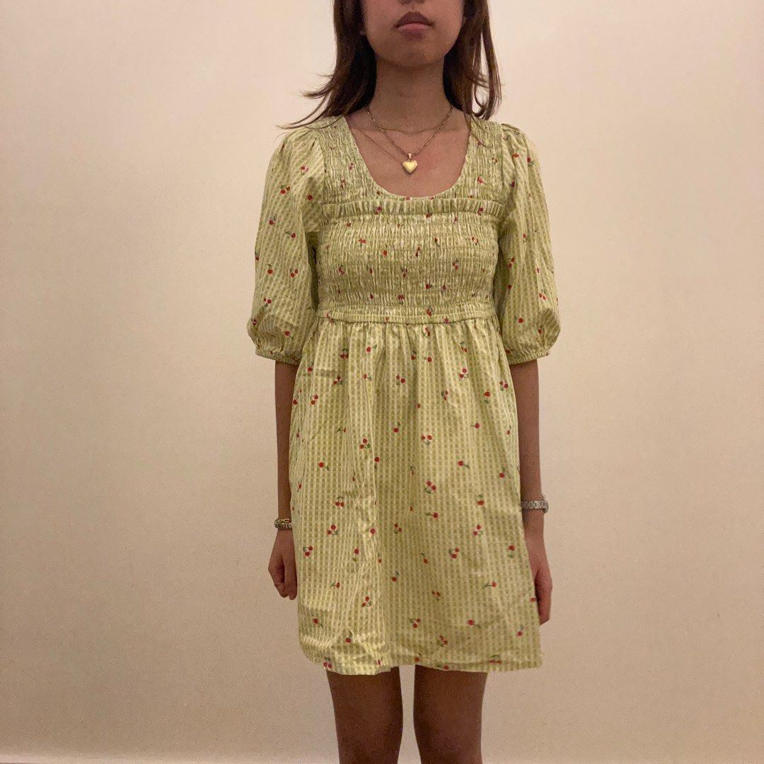 Cotton On Green Dress (Category: Dresses) located in Manila. Submitted by rayennss (Listing ID 1352309452, Image 1). Description: - 10/10 condition - rfs: does not suit my body type.