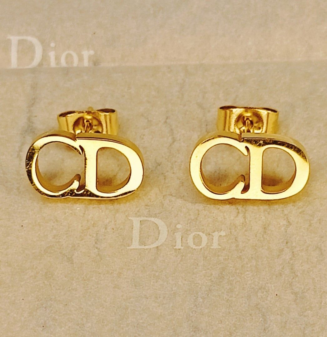 Dior earrings from japan (Category: Luxury Accessories) located in Quezon City. Submitted by liambags (Listing ID 1352329857, Image 1). Description: Dior earrings from japan no flaws with gift box kindly pm me.