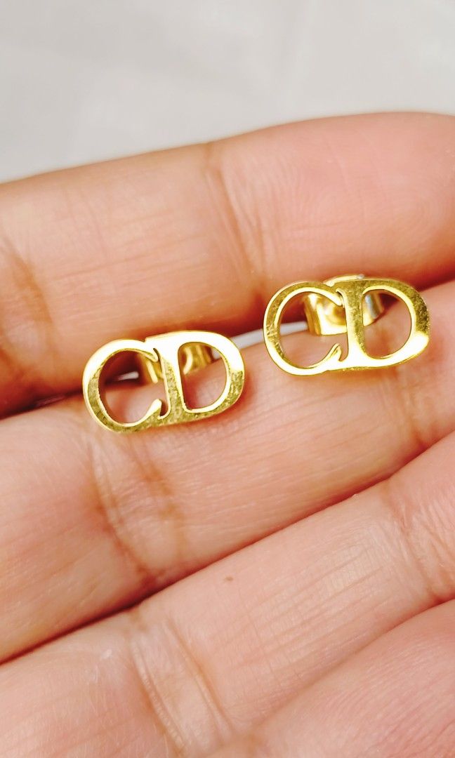 Dior earrings from japan (Category: Luxury Accessories) located in Quezon City. Submitted by liambags (Listing ID 1352329857, Image 2). Description: Dior earrings from japan no flaws with gift box kindly pm me.