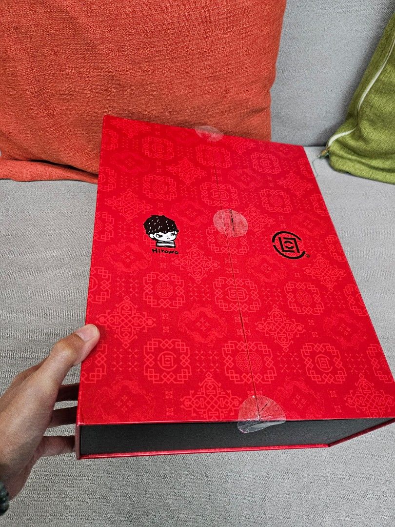 FOR SALE HIRONO X CLOT CONFIRMED GIFT SET (Category: Designer & Blind Box Toys) located in Makati City. Submitted by paulesalan.1 (Listing ID 1352190884, Image 3). Description: FOR SALE HIRONO X CLOT CONFIRMED GIFT SET NO SECRET ALL SEALED FOIL OPEN BOTTOM ONLY TO CHECK THE CARD.