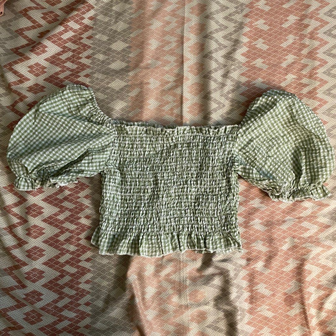 Green Gingham Cropped Top (Category: Blouses) located in Rizal. Submitted by TheRetailAddict (Listing ID 1352179063, Image 1). Description: .
