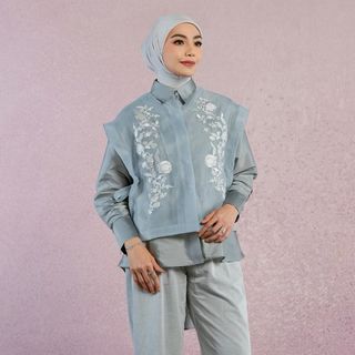 (Kategori: ) berada di . Dikirim oleh alika.preloved (ID iklan 1352216538, Gambar 1). Deskripsi: .