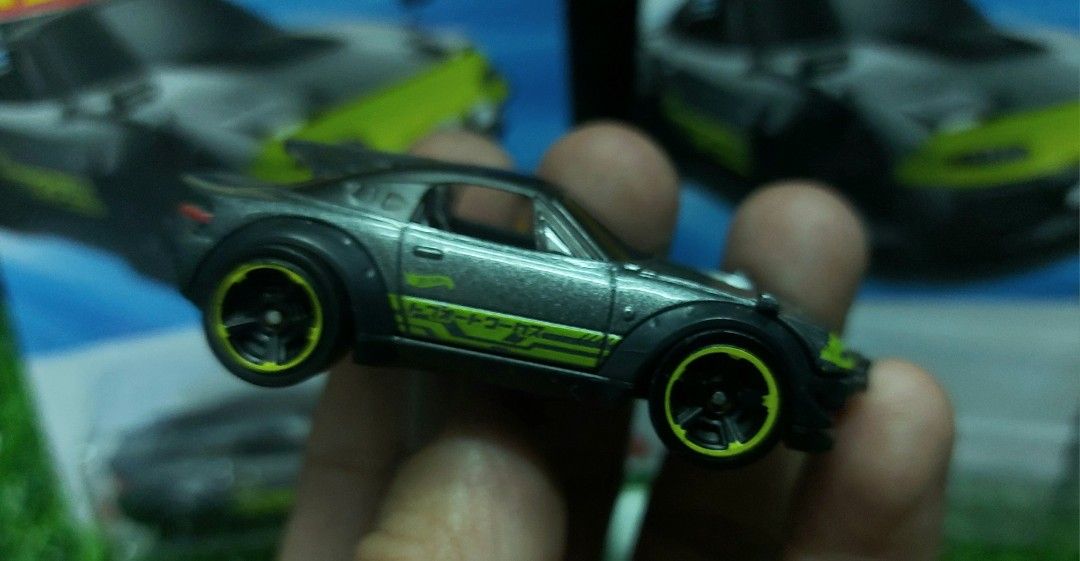 Hot Wheels Mazda Miata MX-5 (Category: Vehicle & Diecast Models) located in Manila. Submitted by ardenboutique (Listing ID 1352238636, Image 2). Description: Sold as Set Hot Wheel Mazda Miata MX-5 , parehas sealed with card binuksan lang ang isa para i upgrade wheel swap yung isa...intact ang card nung isa both mint...P550 Read instruction, See what you get, bawal maselan😌.