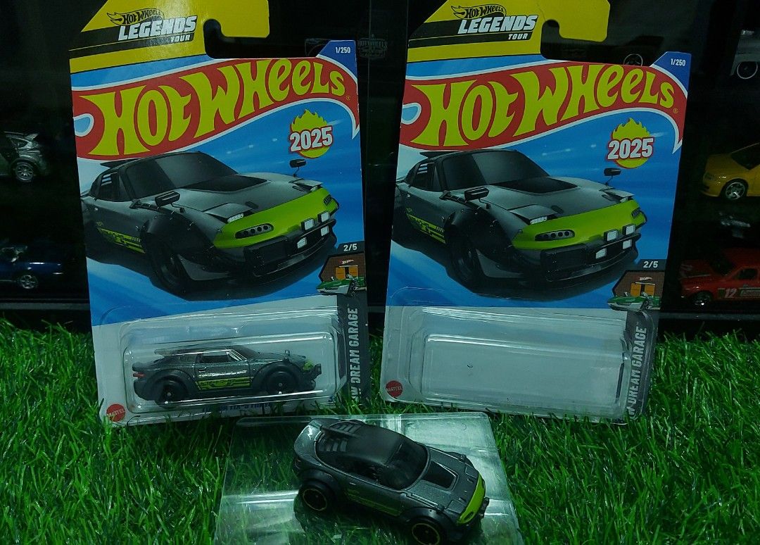 Hot Wheels Mazda Miata MX-5 (Category: Vehicle & Diecast Models) located in Manila. Submitted by ardenboutique (Listing ID 1352238636, Image 1). Description: Sold as Set Hot Wheel Mazda Miata MX-5 , parehas sealed with card binuksan lang ang isa para i upgrade wheel swap yung isa...intact ang card nung isa both mint...P550 Read instruction, See what you get, bawal maselan😌.