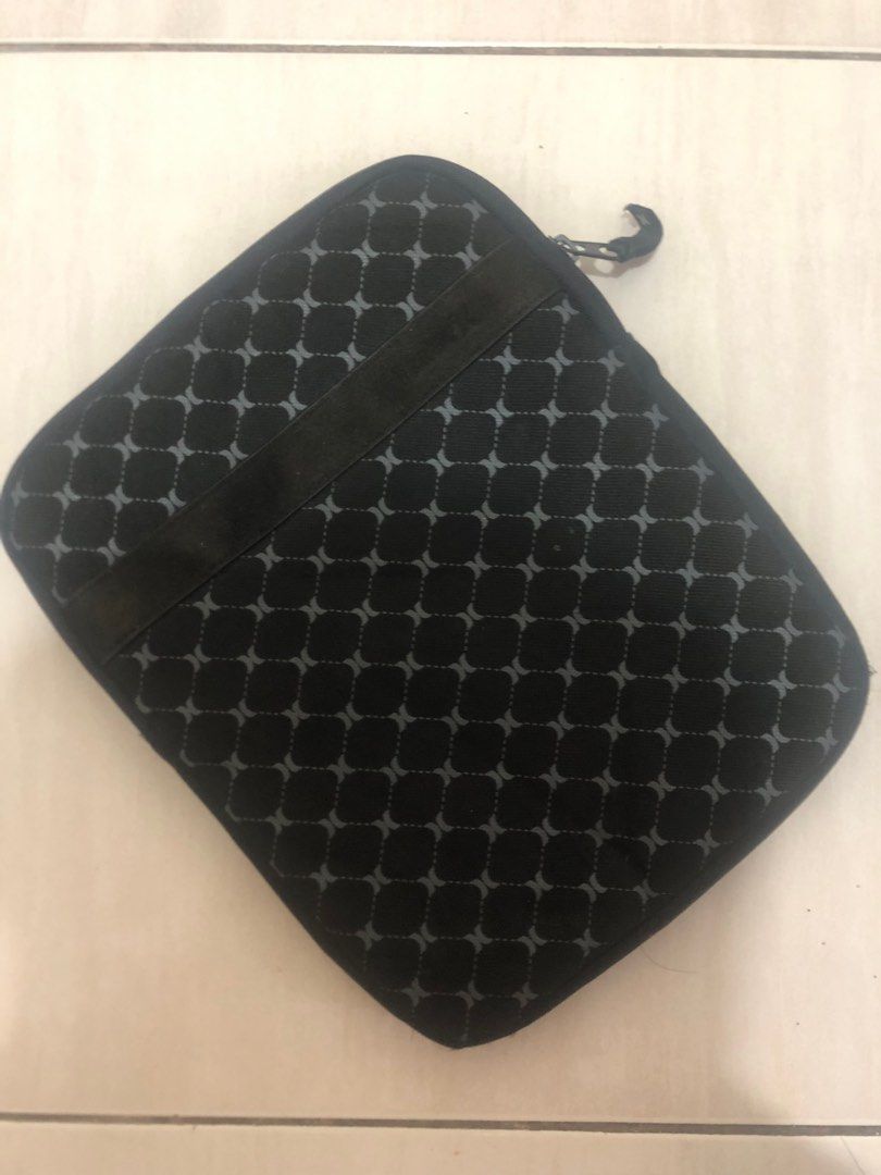 Hurley tablet case (Category: Cases & Sleeves) located in Pasig City. Submitted by wild_rex_blaza (Listing ID 1352232044, Image 1). Description: Hurley tablet/ ipad case/ sleeves preloved. Legit Black Thick protective sleeves Nabili sa megamall. Di naman gaano nagamit..