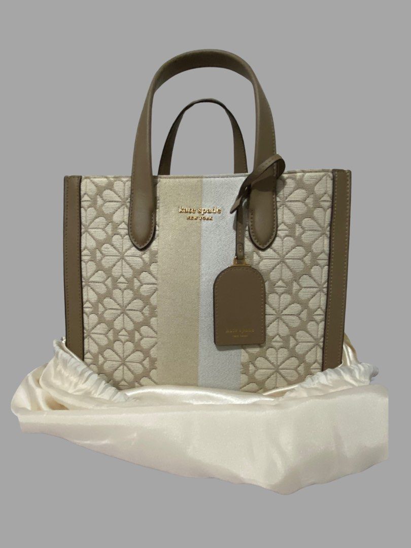 Kate Spade Manhattan Tote Bag (Category: Luxury Bags & Wallets) located in Zamboanga. Submitted by zamboutique (Listing ID 1352242974, Image 1). Description: Kate Spade Flower Jacquard Stripe Manhattan Small Tote Bag. Bought for PHP 24,525 last 2023 from Shangri-La. Complete. With receipt, dust bag. Will include paper bag if i find it 😁 THE DETAILS * Twill fabric with smooth leather trim * Faille lining * Plaque logo * Imported * Tote with open 