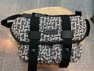 （分類：）位於 。 由 abt_luxury.abraham 提交（商品編號 1352292997，圖片 1）。簡介： 。