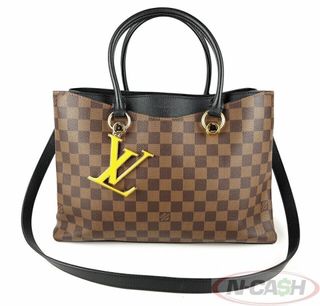 (Category: ) located in . Submitted by luxury_by_n-cash (Listing ID 1352284980, Image 1). Description: .