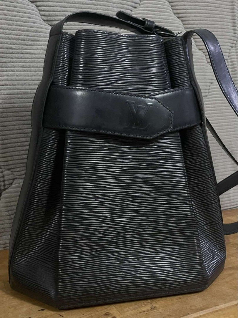Lv bag and ferragamo shades (Category: Purses & Pouches) located in Mandaluyong City. Submitted by gnemtaz (Listing ID 1352263766, Image 2). Description: Lv bag Authentic Excellent used condition Ferragamo shades Authentic Brand new, b Never used Package price 18,500 If shades only 9,500 Thank you.