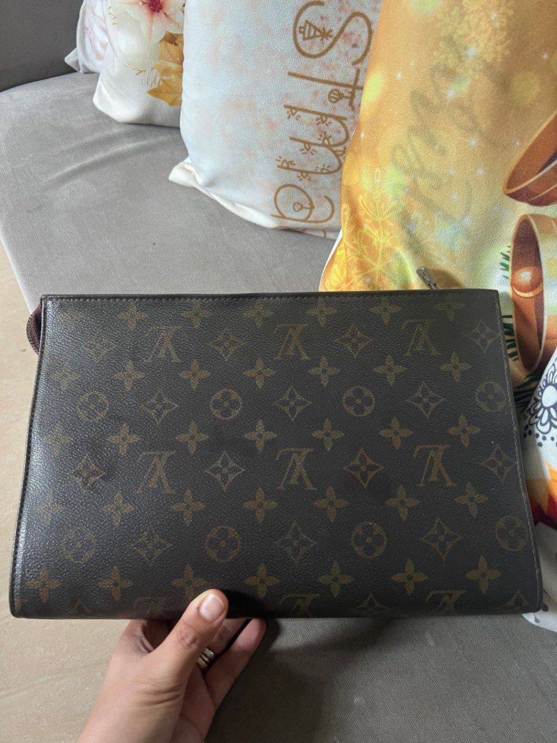 LV Monogram toiletry pouch (Category: Luxury Bags & Wallets) located in Manila. Submitted by kimberlyx01679 (Listing ID 1352175624, Image 2). Description: - no cracks -good condition at leather, structured pouch -tarnish at zipper(original) -flaws at inner lining payment first via gcash +shipping fee check out via shoppee, lbc, j&t or flash express .