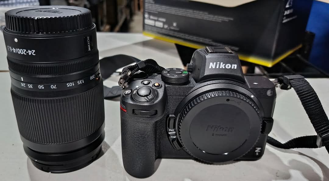Mirrorlens camera /lens (Category: Cameras) located in Cainta. Submitted by quickstar_6b8e8b (Listing ID 1352193648, Image 2). Description: mirror less camera w/ lens nikon.