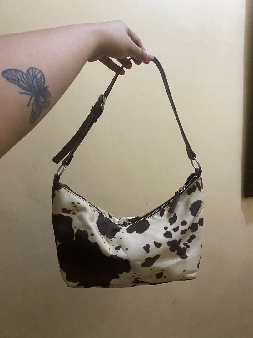 Monki cow print boat bag (Category: Shoulder Bags) located in Manila. Submitted by fritzha (Listing ID 1352214623, Image 1). Description: .