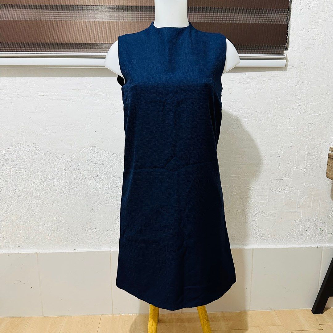 Navy Blue dress (Category: Dresses) located in Calamba. Submitted by zybellezone (Listing ID 1352262542, Image 1). Description: Small Like new 18O.