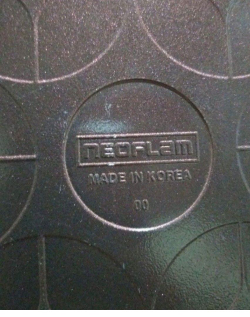 NEOFLAM GRILL PAN (Category: Cookware & Accessories) located in Rizal. Submitted by baltiq (Listing ID 1352168654, Image 2). Description: NEOFLAM Jewel Retro Grill Pan ✔️gas stove only NON-INDUCTION ✔️nonstick coating ✔️major feature: NON-TOXIC kahit magbakbak or gasgas ang coating ✔️purple red color, 11in.dm. ✔️jewel model - shimmery design; actual pic ✔️dishwasher, oven safe ✔️from Korea, barely used, just stored ✔️see, zoom in pics for scratch