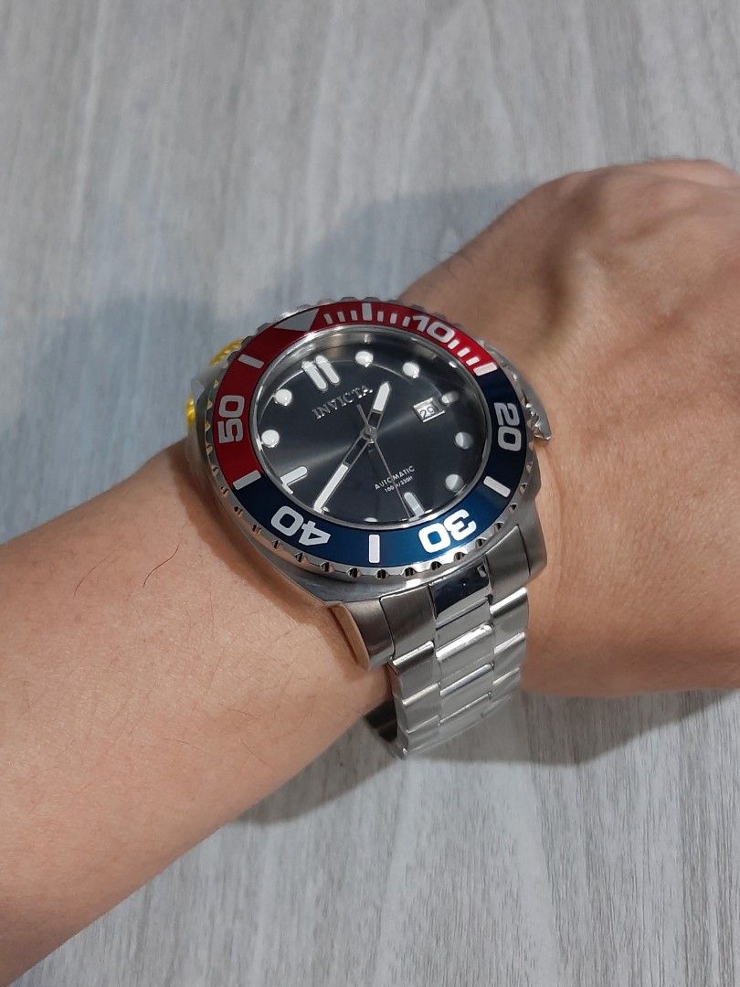 Original Invicta Pro Diver Automatic "PEPSI" (Category: Men's Watches) located in Mandaluyong City. Submitted by time_machine28 (Listing ID 1352217091, Image 3). Description: Ptpa, SALE...SALE...SALE... SALE...SALE...SALE... 8,600 pesos only Invicta Pro Diver Automatic Model 34311 Red/Blue Bezel Original/legit Brandnew Selling low Silver tone Charcoal dial Fit's up to 8 inches wrist Bought in u.s Men's Size 48mm 09173459191 Mandaluyong here Mop:B