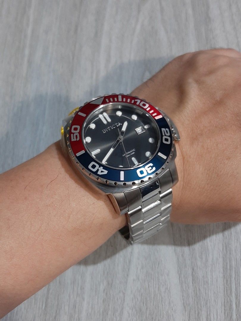 Original Invicta Pro Diver Automatic Model 34314 (Category: Men's Watches) located in Mandaluyong City. Submitted by time_machine28 (Listing ID 1352224382, Image 3). Description: Ptpa, SALE...SALE...SALE... SALE...SALE...SALE... 8,600 pesos only Invicta Pro Diver Automatic Model 34314 Red/Black Bezel Original/legit Brandnew Selling low Silver tone Charcoal dial Fit's up to 8 inches wrist Bought in u.s Men's Size 48mm 09173459191 Mandaluyong here 