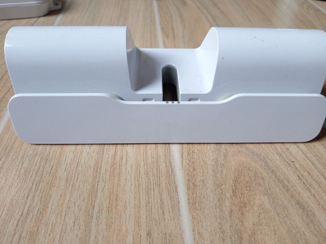 Osmo Tablet holder (Category: Mounts & Holders) located in Makati City. Submitted by joy.13 (Listing ID 1352165298, Image 2). Description: RFS: no longer using..