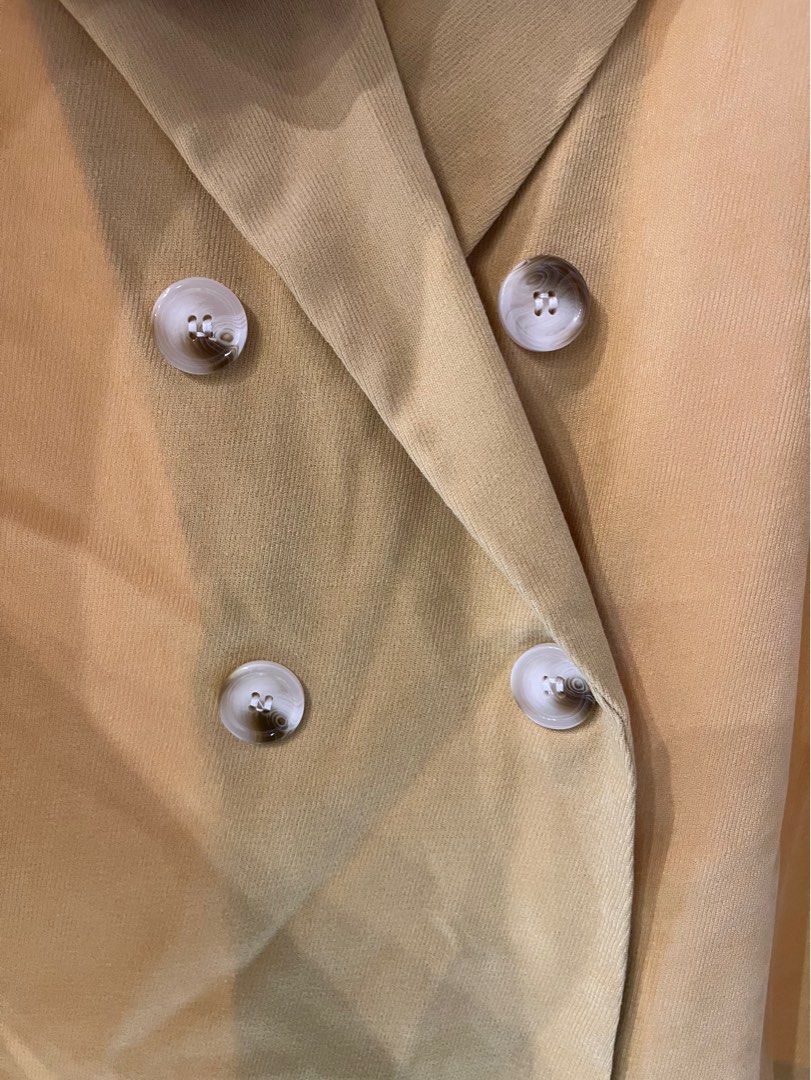 SHEIN YELLOW SUIT (Category: Sets or Coordinates) located in Makati City. Submitted by messbless (Listing ID 1352275880, Image 2). Description: - Delivery and booking care of buyer.