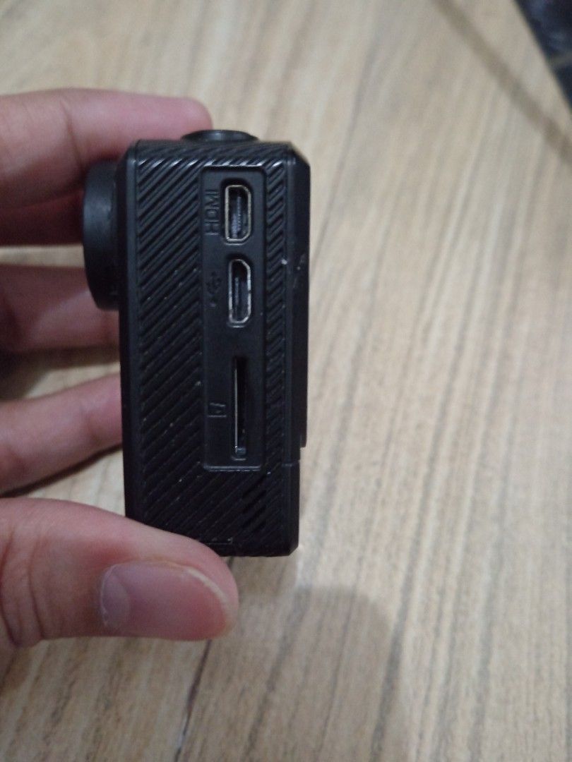 SJcam m20 (Category: Cameras) located in Makati City. Submitted by joy.13 (Listing ID 1352160473, Image 3). Description: No power, lubog power button. Kapag nakasaksak nagchacharge naman.. Baka power button problem.