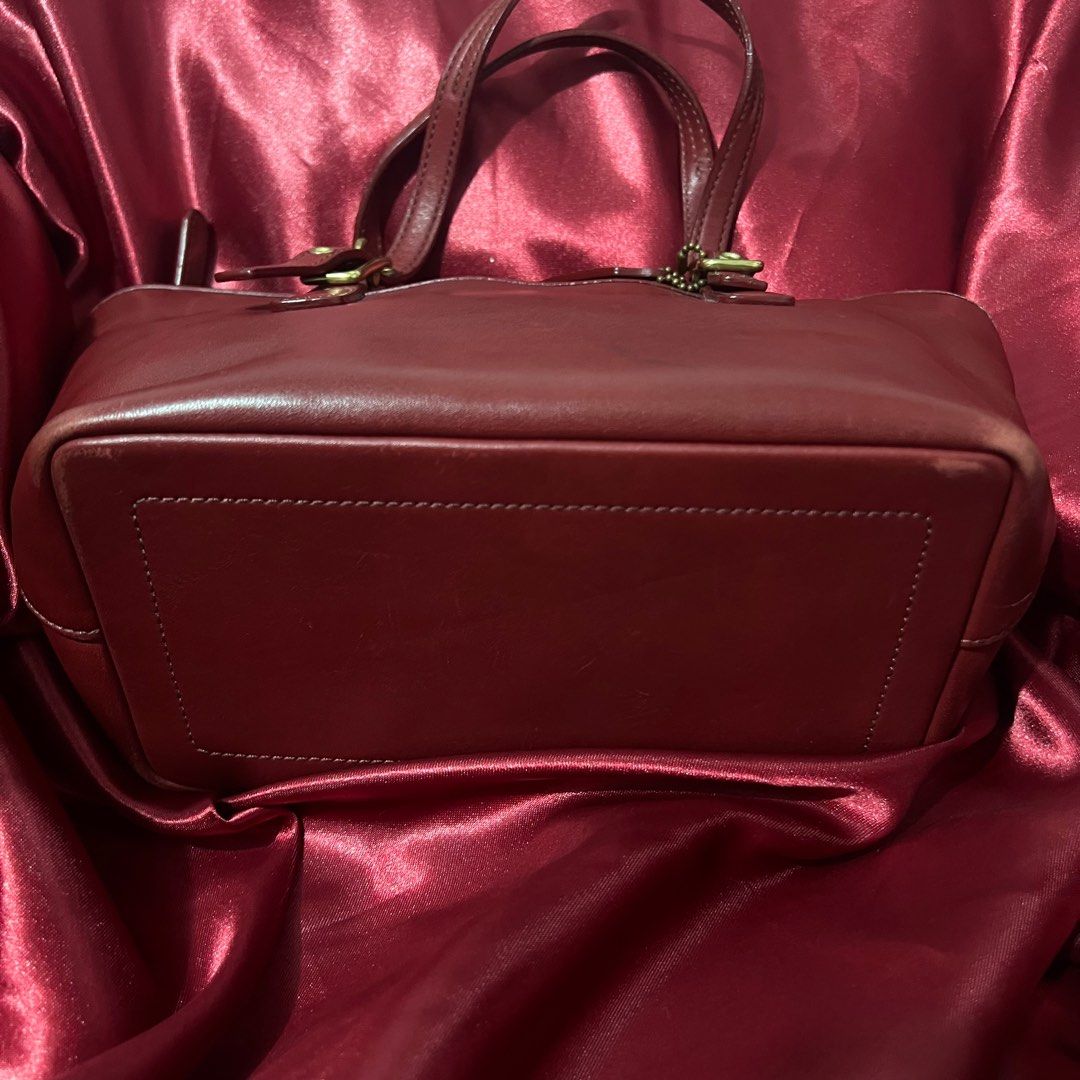 SMALL VINTAGE COACH IN BURGUNDY (Category: Luxury Bags & Wallets) located in Manila. Submitted by y2kkimsthrift (Listing ID 1352176480, Image 3). Description: NEGOTIABLE.