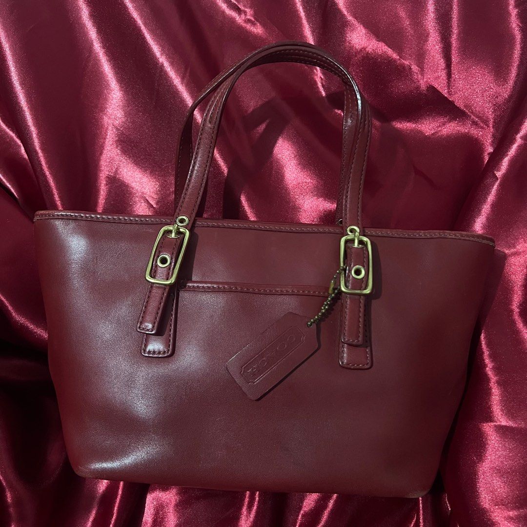 SMALL VINTAGE COACH IN BURGUNDY (Category: Luxury Bags & Wallets) located in Manila. Submitted by y2kkimsthrift (Listing ID 1352176480, Image 2). Description: NEGOTIABLE.