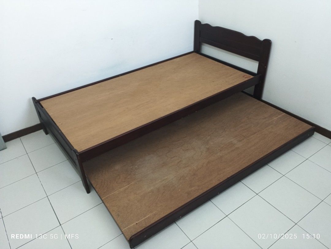 Solid Wood Single Bed (Category: Bed Frames & Mattresses) located in Johor Bahru. Submitted by infamousfame (Listing ID 1352217892, Image 1). Description: Single Bed with additional pull out frame. Capacity untuk 2 pax, sesuai untuk ruang yang terhad. Sesuai digunakan dari kanak-kanak berusia 4 tahun hingga dewasa. Kayu kukuh dan tahan lasak. Berukuran 77 inci x 41 inci. Jual sebab tidak digunakan. Self pick up di area Iskandar Puteri..