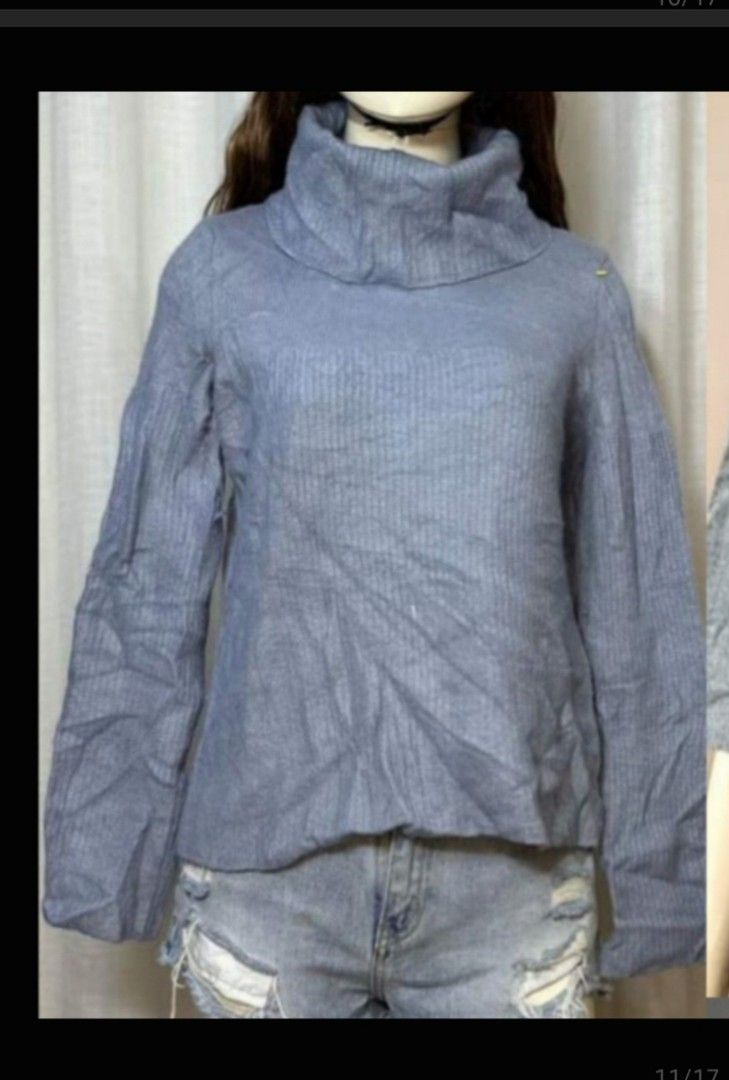 Sparrow Turtle Neck Gray Top (Category: Others Tops) located in Caloocan City. Submitted by declutteri87373 (Listing ID 1352200050, Image 1). Description: small to medium.