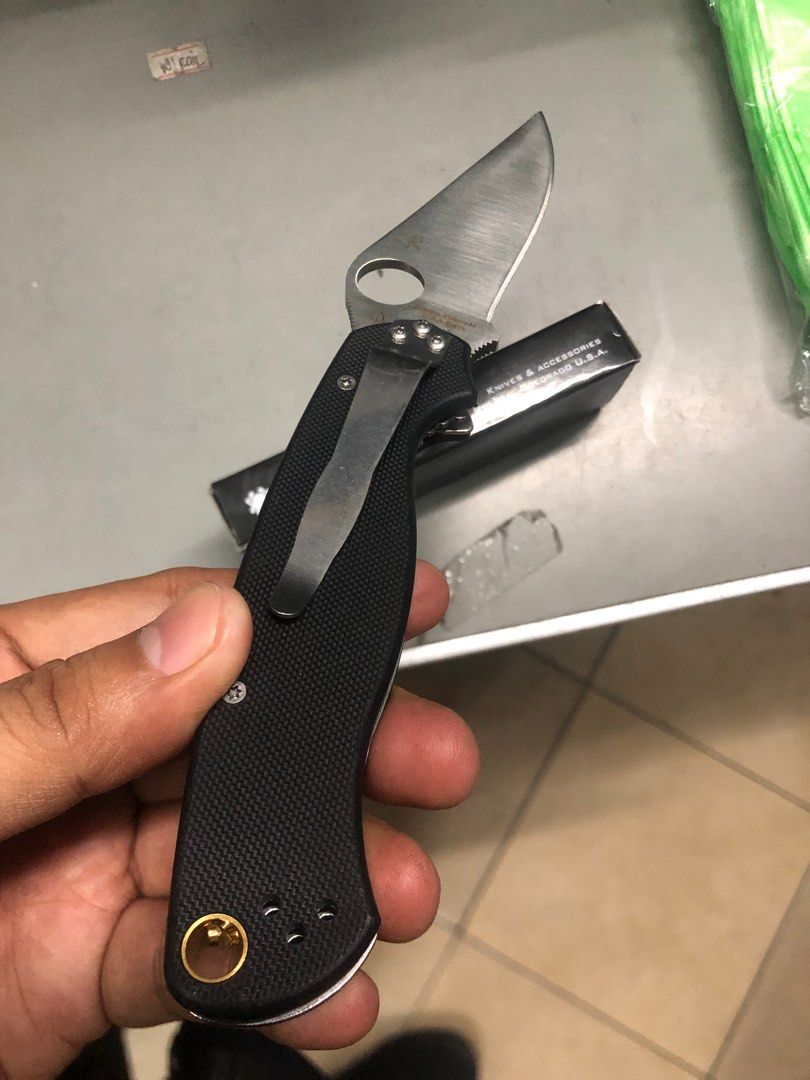 Spyder utility knife (Category: Hiking & Camping) located in Pasig City. Submitted by wild_rex_blaza (Listing ID 1352235040, Image 2). Description: Spyder utility knife Brand new. Preloved. Legit item Stainless black Reason for selling: decluttering knife collection.