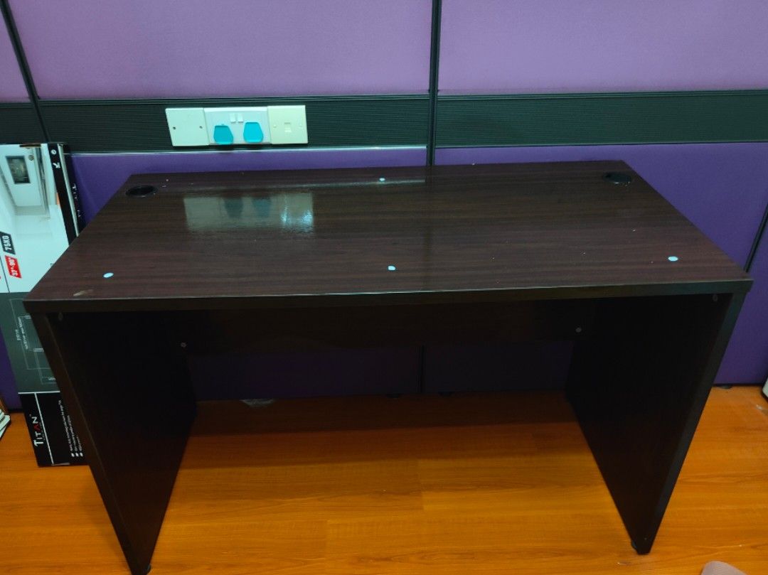Study Table (Category: Tables & Sets) located in Singapore. Submitted by bensonho4949 (Listing ID 1352292104, Image 2). Description: Good condition as in pictures.
