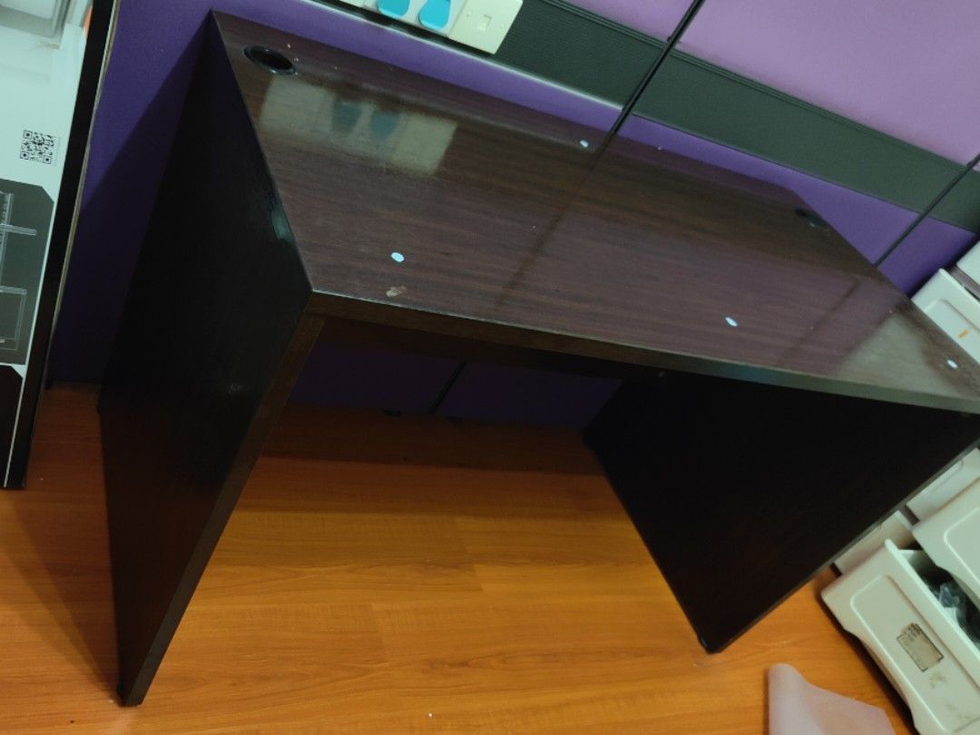 Study Table (Category: Tables & Sets) located in Singapore. Submitted by bensonho4949 (Listing ID 1352292104, Image 3). Description: Good condition as in pictures.