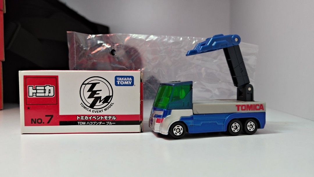 Tomica車仔 （分類：汽車模型）位於 Hong Kong。 由 fairladyz34 提交（商品編號 1352289310，圖片 9）。簡介： 全圖走不散賣 圖1：$200 Centenario 開過，盒一般，有膠袋 Reventon 開過，盒一般，一盒冇膠袋 Aventador 一盒全新，一盒盒一般冇膠袋 圖2：$50 Fairlady 全部開過盒一般冇膠袋 圖3：$150 黑盒，白盒86 開過盒ok有膠袋 舊86盒一般冇袋 BRZ盒殘冇袋 圖4：$300 Type R FK2 開過，盒ok，有袋 Type R FD2 開過，盒ok，冇袋 NSX 開過，盒ok，有袋 CR-Z Safety Car開過，盒ok，有袋 圖5：$300 Countach 開過，盒ok，有袋 S2000 開過，盒ok，有袋 RC F GT500 開過，盒ok，冇袋 IDS Concept 開過，盒ok，冇袋 圖6：$80 720S 開過，盒ok，有袋 911 開過，盒一般，冇袋 圖7：$250 FC，F