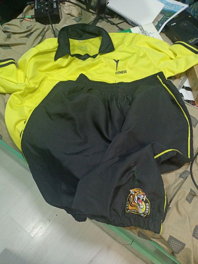 UST Fitness Uniform (Category: Activewear) located in Manila. Submitted by inaydearest (Listing ID 1352153300, Image 1). Description: 3XL with Shorts and shirt.