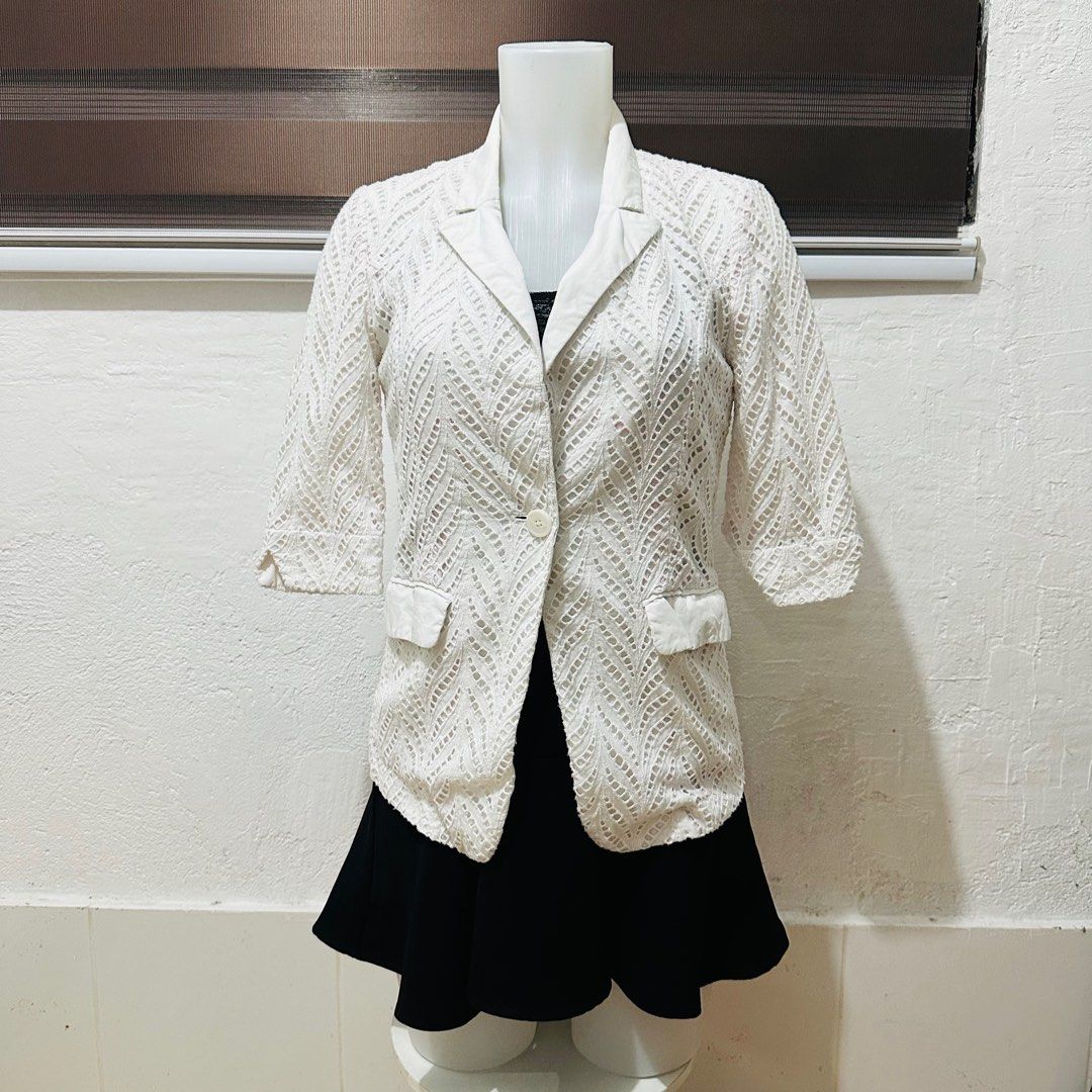 White Eyelet Blazer for Women (Category: Coats, Jackets and Outerwear) located in Calamba. Submitted by zybellezone (Listing ID 1352242541, Image 1). Description: White Blazer Fits small to semi med 200.
