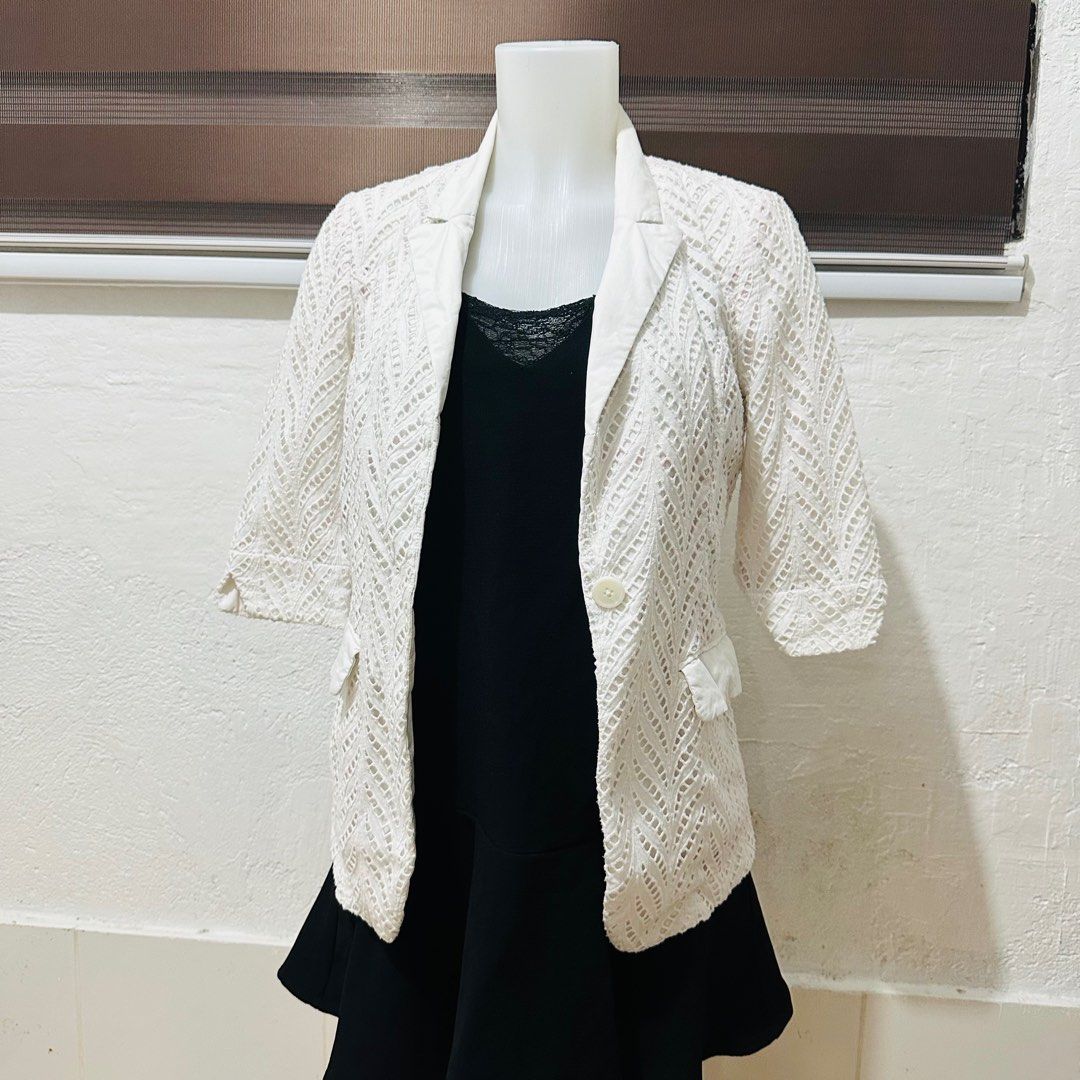 White Eyelet Blazer for Women (Category: Coats, Jackets and Outerwear) located in Calamba. Submitted by zybellezone (Listing ID 1352242541, Image 2). Description: White Blazer Fits small to semi med 200.