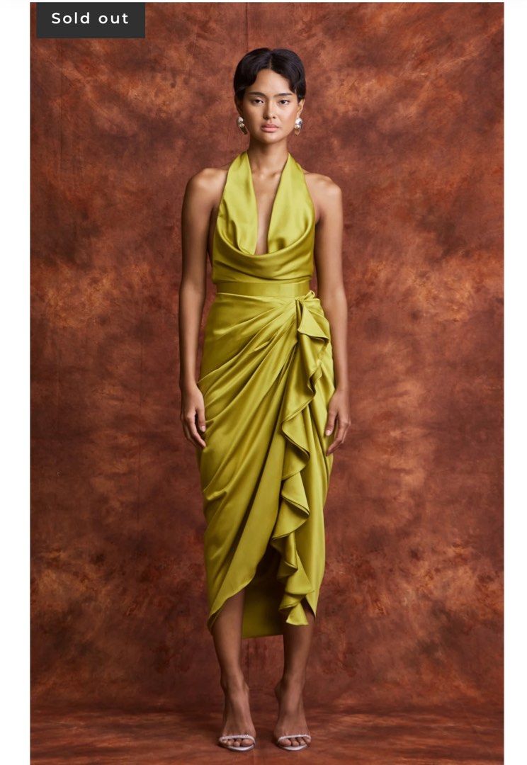 Yong Studio Flora skirt & Berlin top (Category: Evening dresses & gowns) located in Muntinlupa City. Submitted by prebynik (Listing ID 1352237748, Image 1). Description: Flora skirt size large Berlin top size medium .