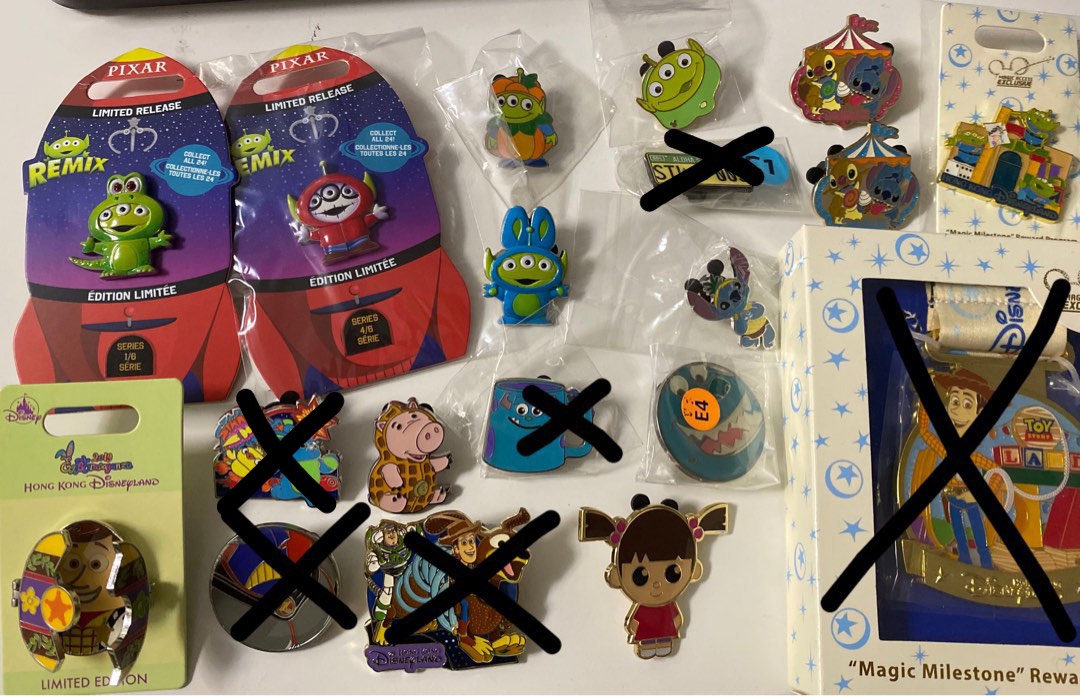 迪士尼襟章 pin 徽章 pins Toy story 三眼仔 Aliens 巴斯光年 Buzz Woody 胡迪 Stitch 史迪仔 ...