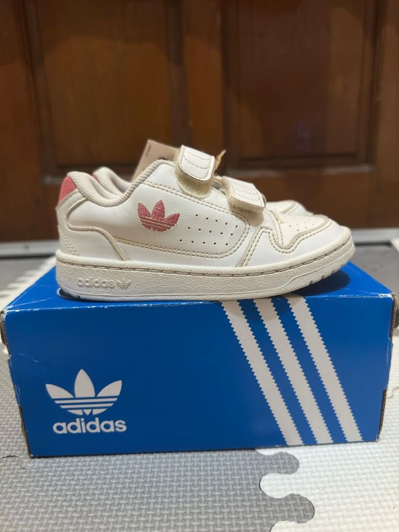Adidas Shoes for toddlers (Category: Babies & Kids Fashion) located in Manila. Submitted by racedude (Listing ID 1352511540, Image 3). Description: Adidas NY 90 CF I Kids Size 14.9 CM.