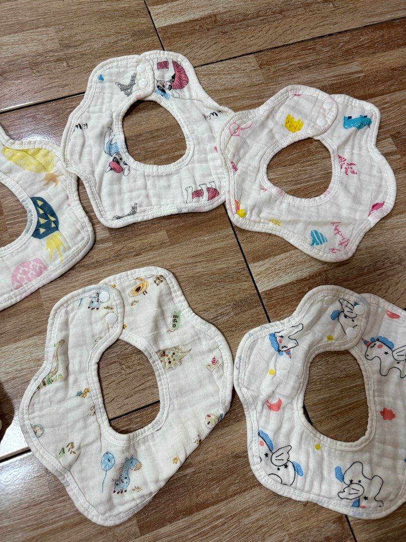 Baby bib (Category: Breastfeeding & Bottle Feeding) located in Santa Teresita. Submitted by iksluxuries2 (Listing ID 1352428553, Image 3). Description: Take all New Ship via j&t Location: Cagayan .