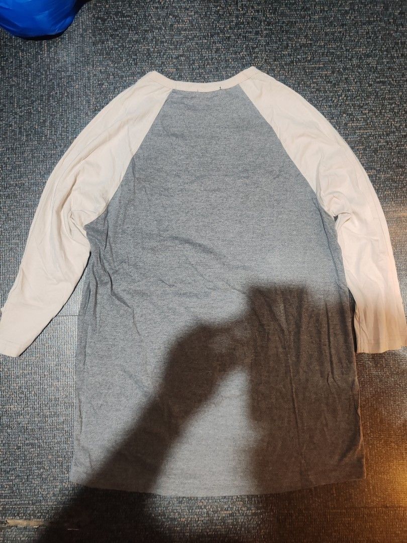 Baleno Long Sleeve (Cream-Gray) (Category: Tshirts & Polo Shirts ) located in Quezon City. Submitted by blackstar08 (Listing ID 1352477435, Image 2). Description: Baleno Long Sleeve Bought from SM North Dept. Store Masikip sakin kakatamad na ibalik so benta ko na lang lol Orig price. 399.00.