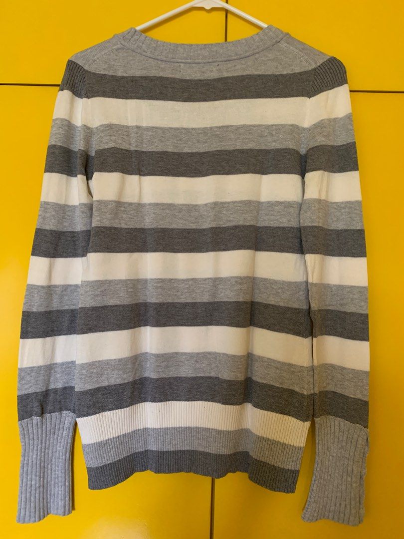 BANANA REPUBLIC Gray Striped Sweater (Category: Longsleeves) located in Marikina City. Submitted by raiafr (Listing ID 1352381928, Image 2). Description: Gray striped sweater from Banana Republic. Size M. Excellent quality, used it for our winter travels. Very comfy sweater. Selling because I'm size L now..