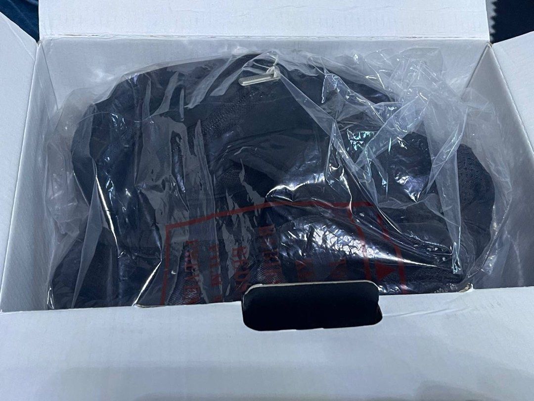Bebear Hip Seat Carrier (Category: Carriers & Slings) located in Manila. Submitted by mompreneur_declutterd (Listing ID 1352414174, Image 3). Description: Bebear Hip Seat Carrier BRAND NEW Brilliant Black color .